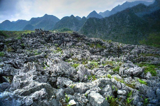 bãi đá mặt trăng trên cao nguyên Hà Giang