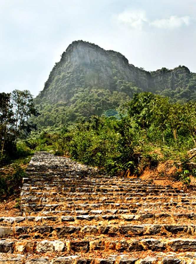 Núi Thần Đinh