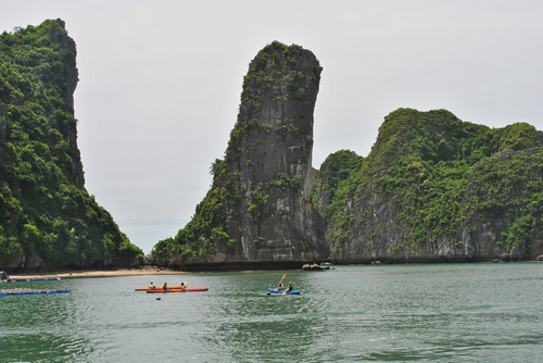 chèo thuyền kayak ở vịnh Lan Hạ