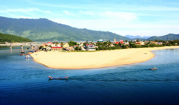 Hoang sơ đầm vịnh Lăng C&ocirc; - 1