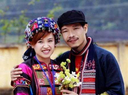 Lên vùng sơn cước ngắm những thiếu nữ Lô Lô xinh đẹp