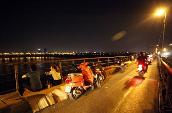 Những địa điểm hút khách đêm cuối tuần tại Hà Nội